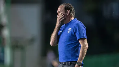 Sa&iacute;da de Cuca do Corinthians ap&oacute;s sete dias era previs&iacute;vel por subestimar a rea&ccedil;&atilde;o que causaria em parte da torcida