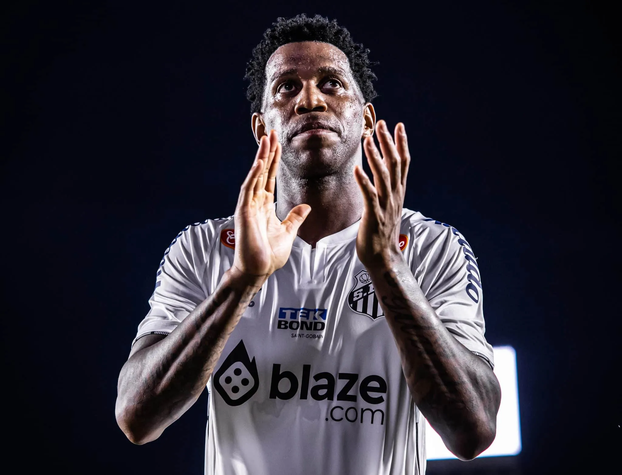 Gil renova ou sai do Santos? Tudo que sabemos sobre a situa&ccedil;&atilde;o do zagueiro