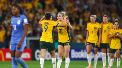 Austr&aacute;lia derrubou a Fran&ccedil;a nos p&ecirc;naltis em um duelo tomado por tens&atilde;o, drama e insanidade