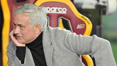 Mourinho pede um time para treinar em propaganda de aplicativo de entrega