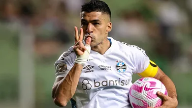 Foram 90 minutos de loucura e tr&ecirc;s viradas, at&eacute; que o Gr&ecirc;mio fizesse 4&times;3 no Am&eacute;rica