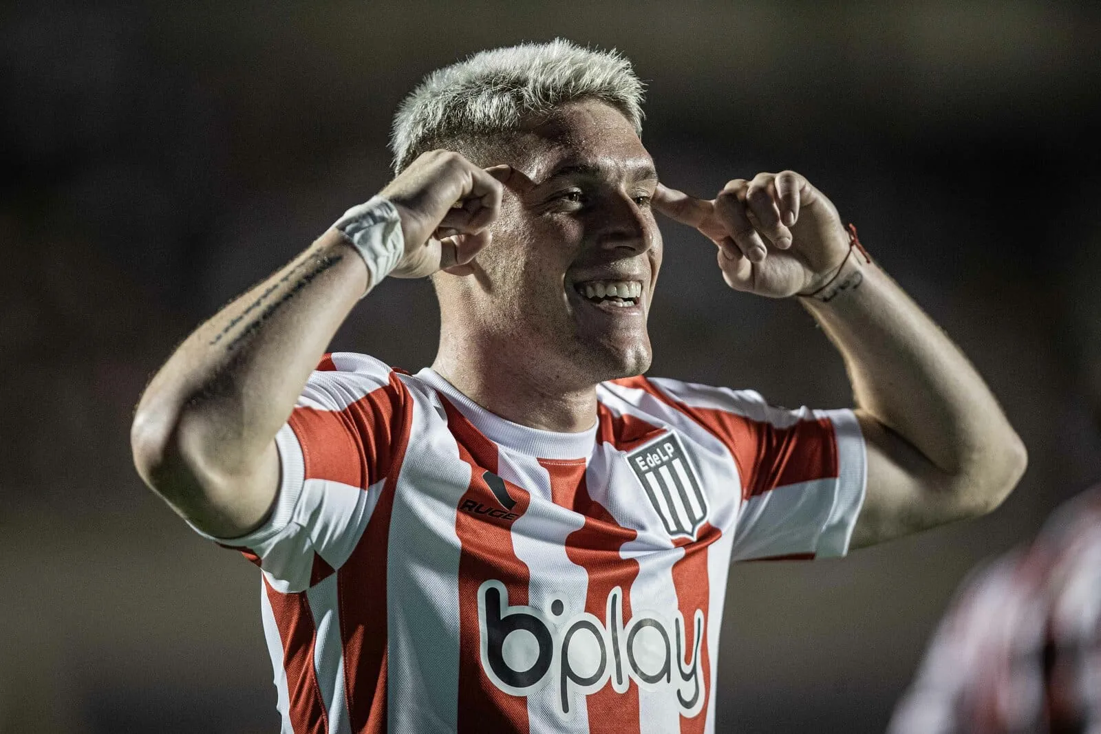Diretor de futebol do Corinthians abre o jogo sobre negocia&ccedil;&otilde;es por Garro, Gabigol e Rollheiser
