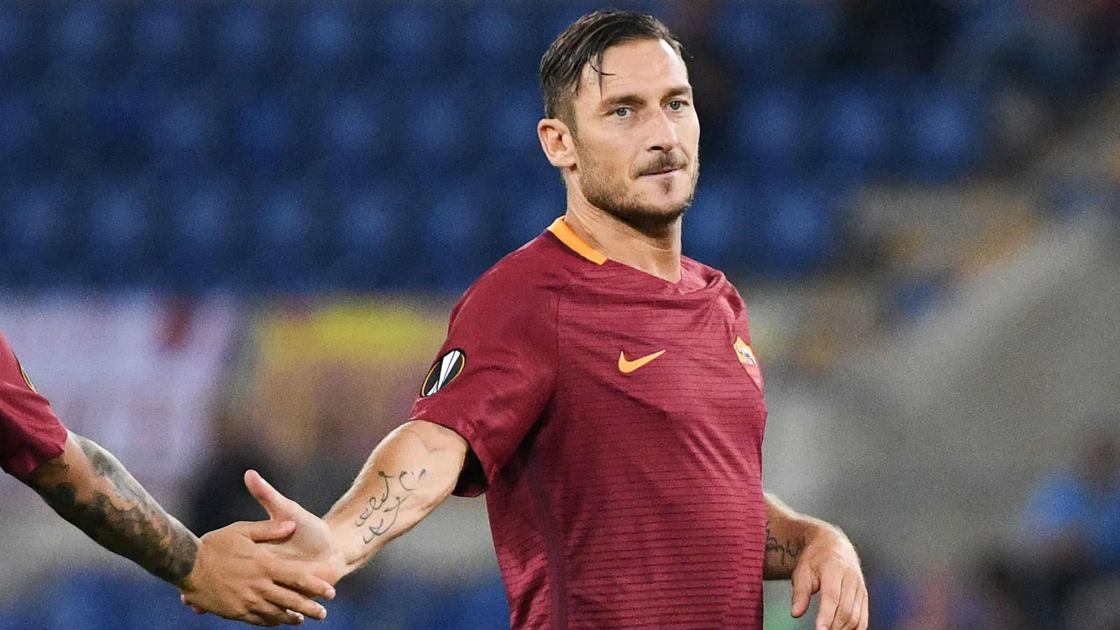 Ele n&atilde;o para! Totti d&aacute; nova aula no Ol&iacute;mpico e comanda a goleada da Roma