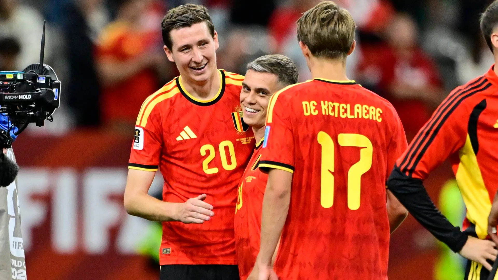 Hans Vanaken e Leandro Trossard, da B&eacute;lgica, durante a partida entre Nova Zel&acirc;ndia e B&eacute;lgica pelo Grupo G da Copa do Mundo FIFA 2026, no BC Place Stadium, em Vancouver, no Canad&aacute;, em 26 de junho de 2026.