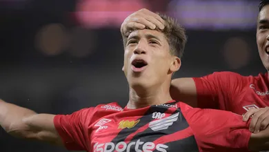 F&atilde; de De Bruyne e com multa de R$ 360 milh&otilde;es: joia do Athletico-PR decide contra Racing