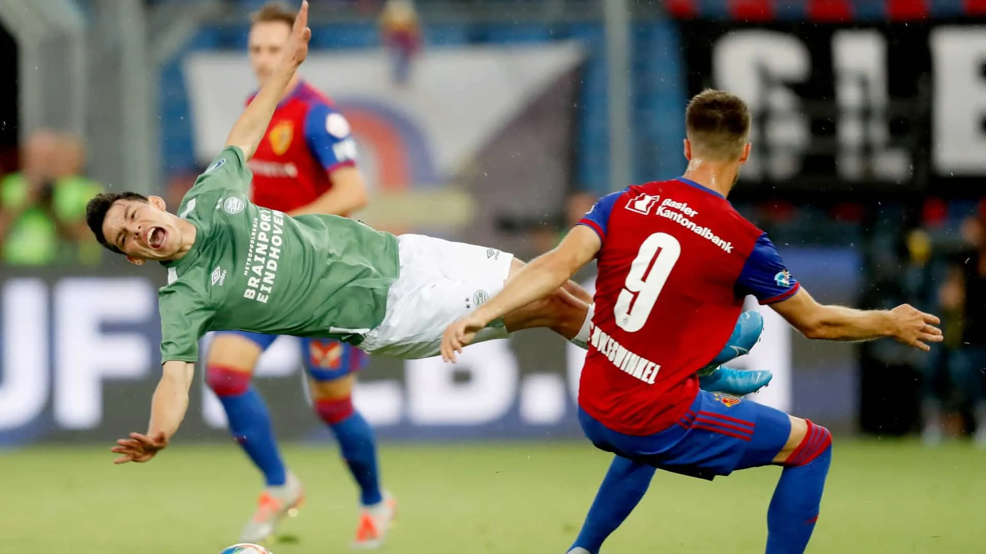Virada na ida n&atilde;o adiantou nada: PSV perde para o Basel e est&aacute; eliminado da Champions