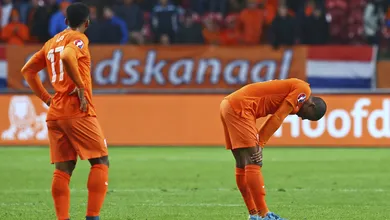 Gol contra de Van Persie simboliza como foi rid&iacute;cula a campanha da Holanda nas Eliminat&oacute;rias