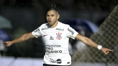 Corinthians faz acordo milion&aacute;rio na Justi&ccedil;a e suspende bloqueio de suas contas por compra de Romero