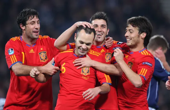 Iniesta &eacute; o melhor jogador espanhol da hist&oacute;ria