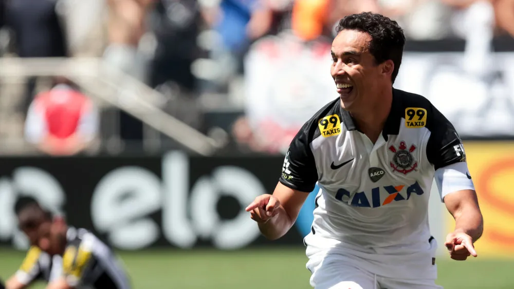Meias controlam o jogo e deixam o Corinthians mais perto do t&iacute;tulo