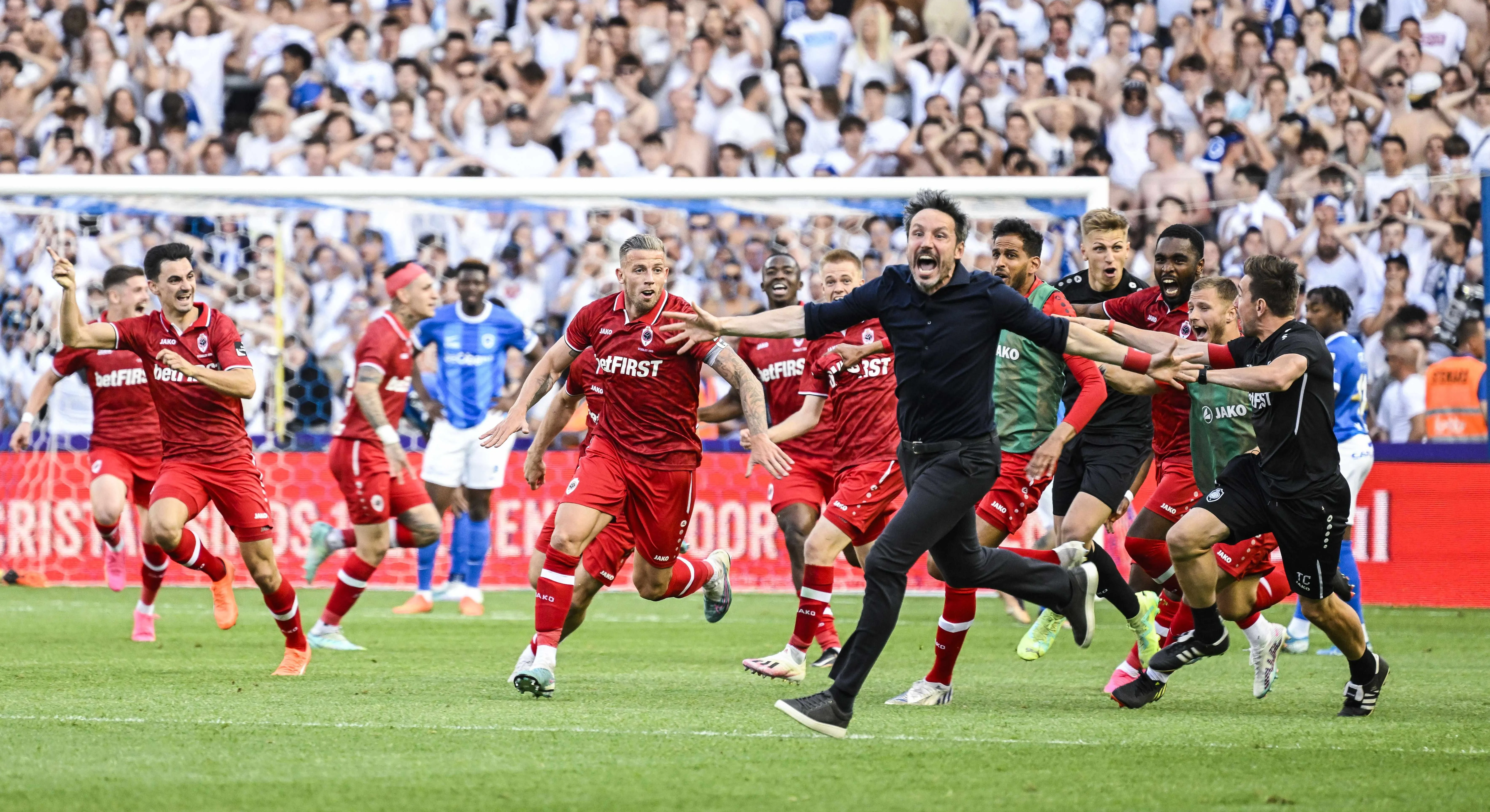 Um clipe sensacional com a sequ&ecirc;ncia de gols e as emo&ccedil;&otilde;es da insana rodada final do Campeonato Belga
