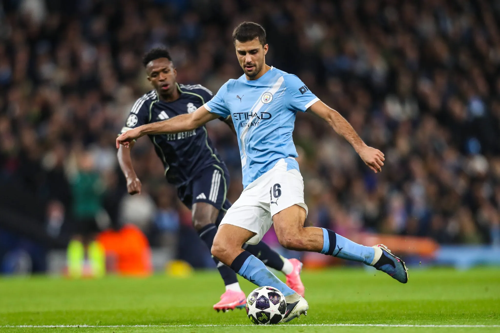 Rodri em a&ccedil;&atilde;o durante um Manchester City x Real Madrid