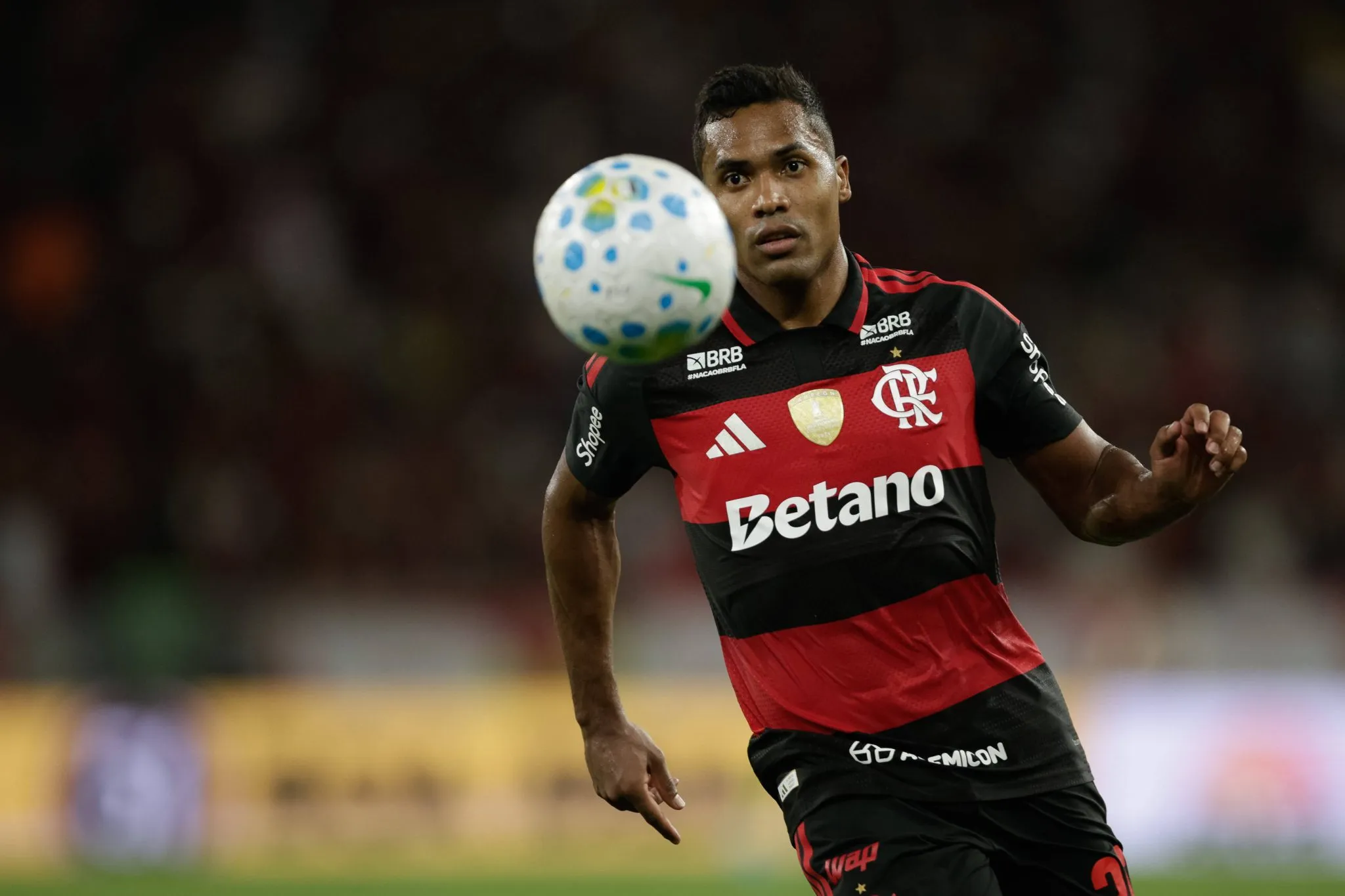 Alex Sandro em a&ccedil;&atilde;o pelo Flamengo