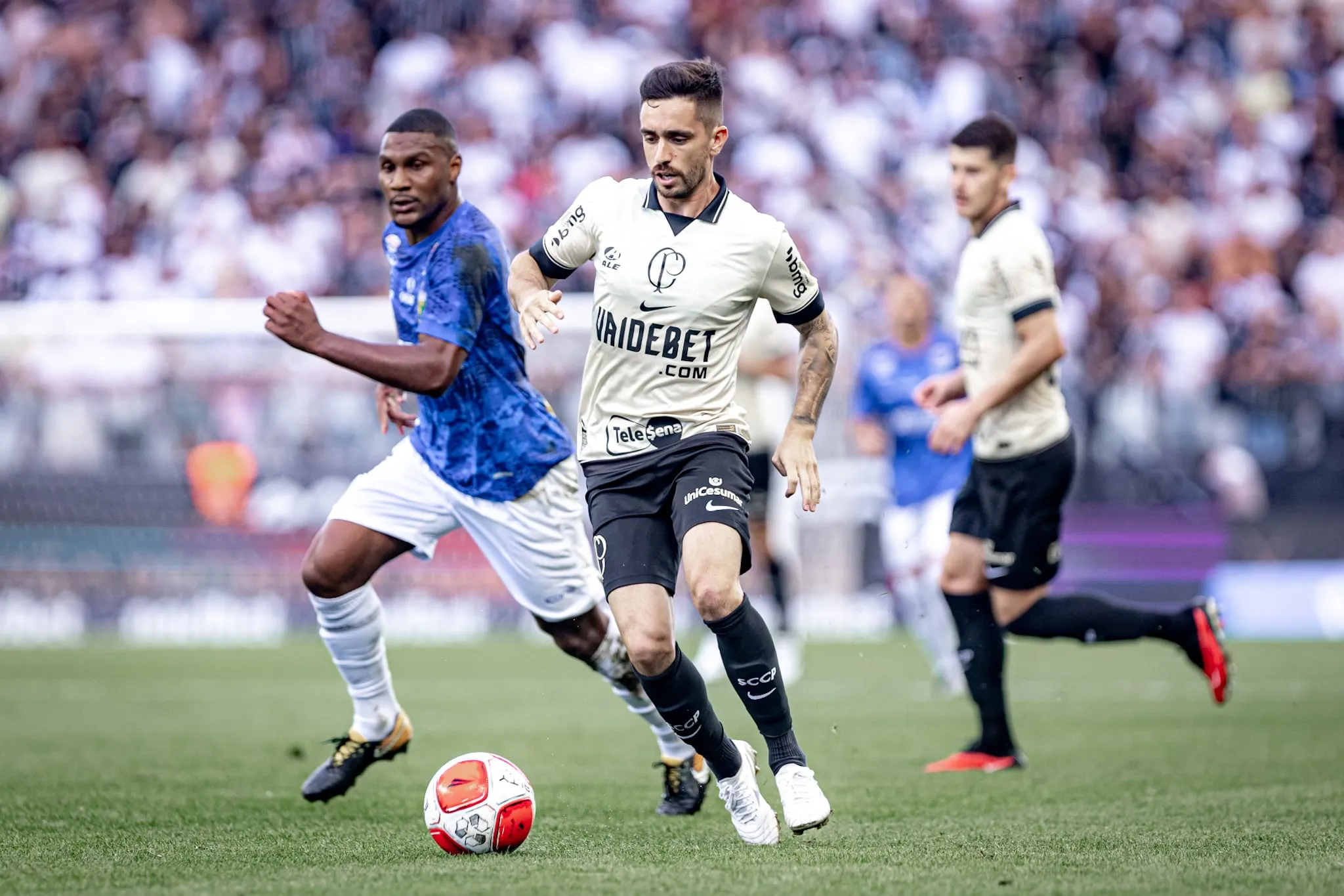 O Corinthians est&aacute; eliminado do Paulist&atilde;o, mas time d&aacute; ind&iacute;cios de que pode render mais ao longo do ano