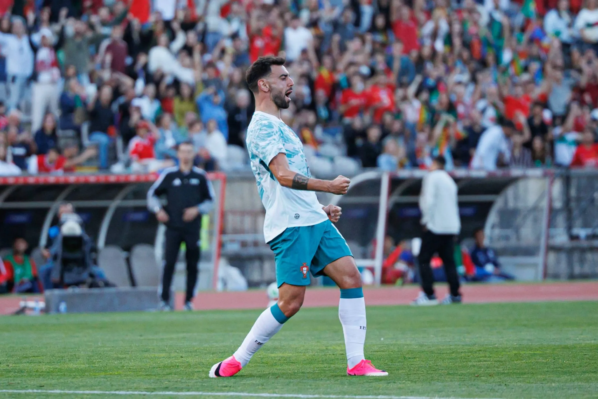 Bruno Fernandes durante celebra&ccedil;&atilde;o de gol contra o Chile (Foto: IMAGO / Ball Raw Images)