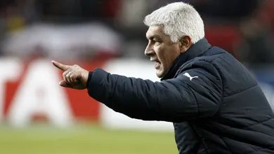 T&eacute;cnico do V&eacute;lez pede demiss&atilde;o depois de levar cuspida em derrota