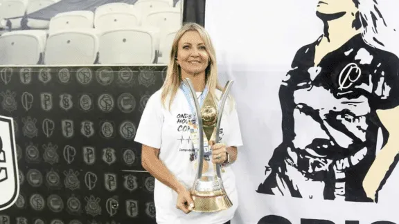 Cris Gambar&eacute; fica? Saiba qual &eacute; o futuro do departamento feminino do Corinthians