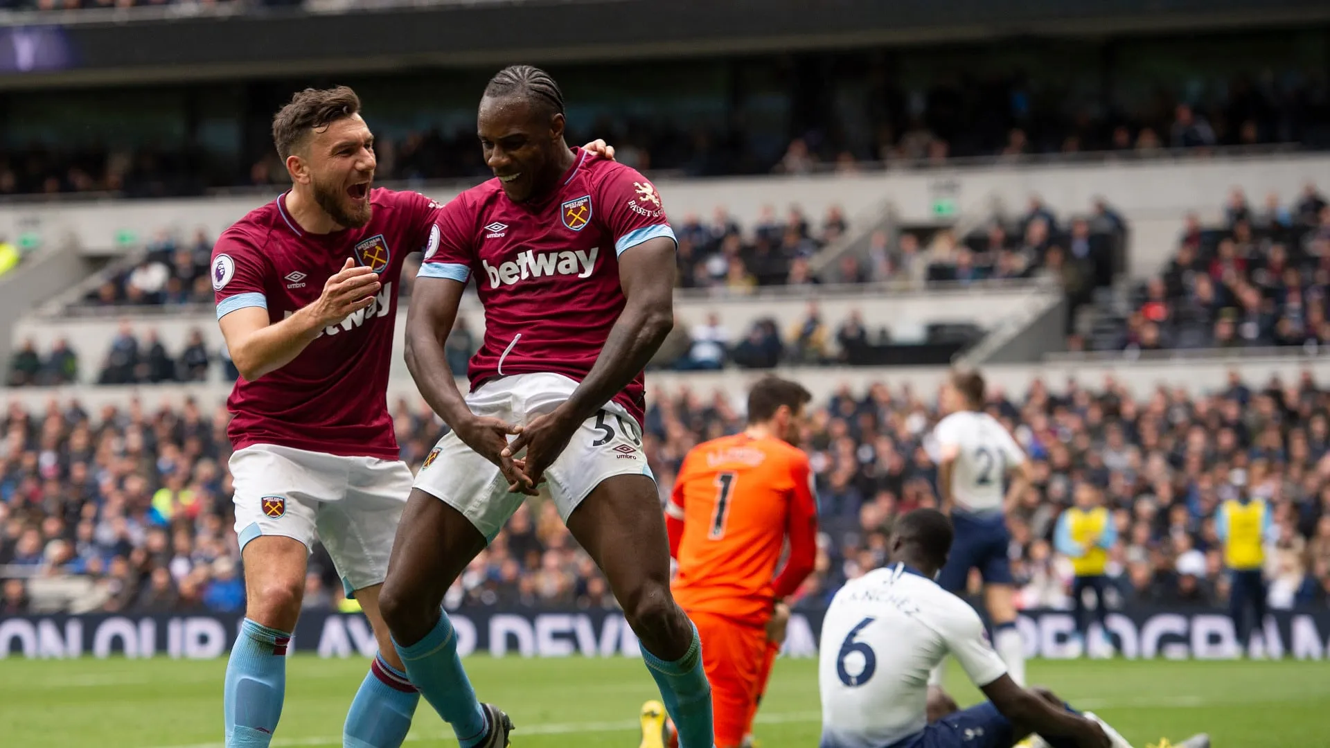 Nova casa carimbada: West Ham imp&otilde;e primeira derrota do Tottenham no seu novo est&aacute;dio