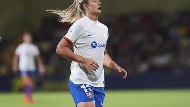 Alexia Putellas, do Barcelona, vai passar por nova cirurgia no joelho ap&oacute;s falta violenta em jogo da Champions League
