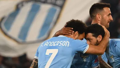 A Lazio venceu o Sassuolo, num triunfo importante pelo G-4, e permitiu que o Napoli tente ser campe&atilde;o dentro de campo