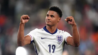 Her&oacute;i da Inglaterra na Euro j&aacute; jogou contra o Tupi de Minas Gerais por time inspirado no Fluminense