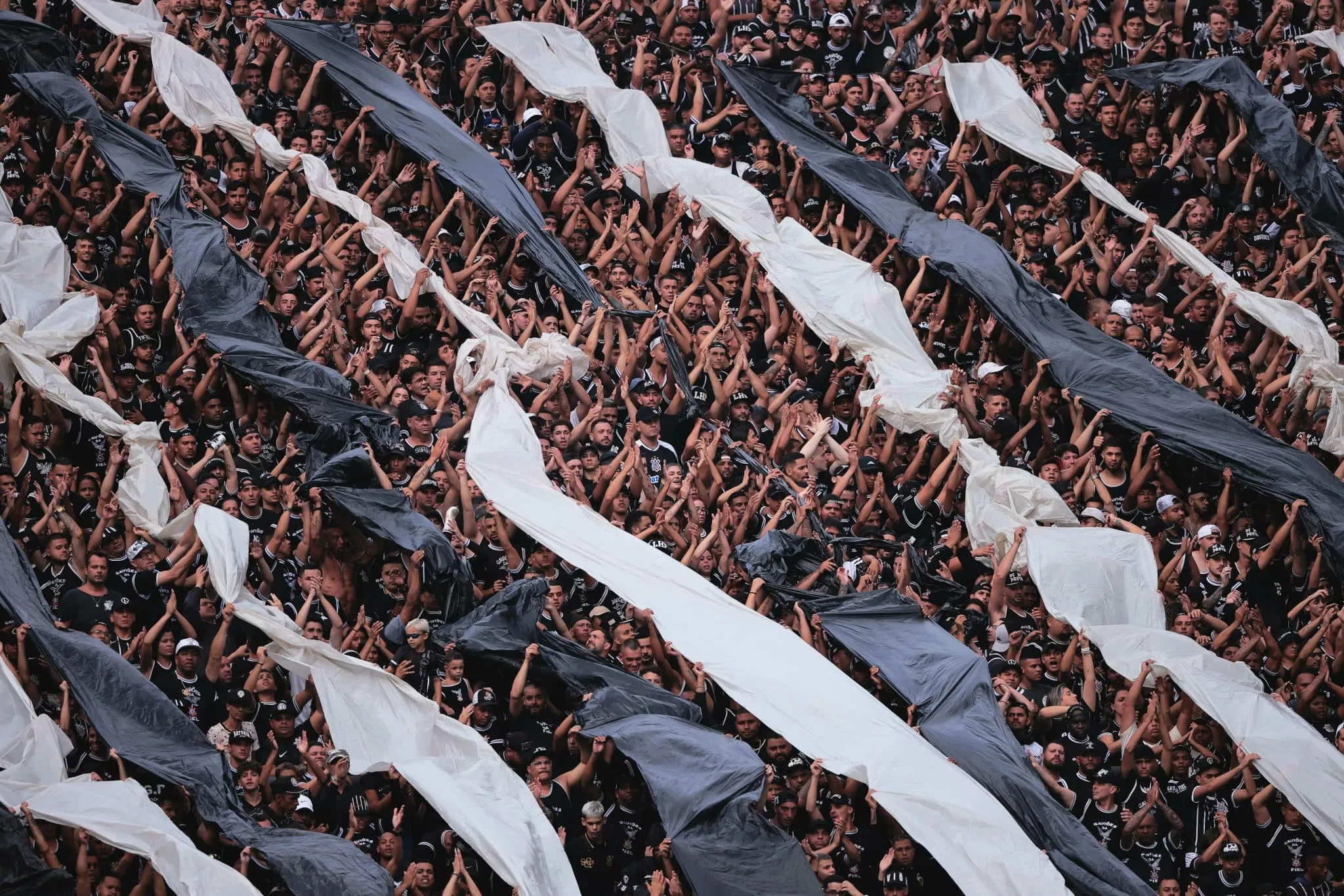 Torcedor do Corinthians se apega &agrave; m&iacute;stica dos t&iacute;tulos na Copinha para crer em bom ano do profissional