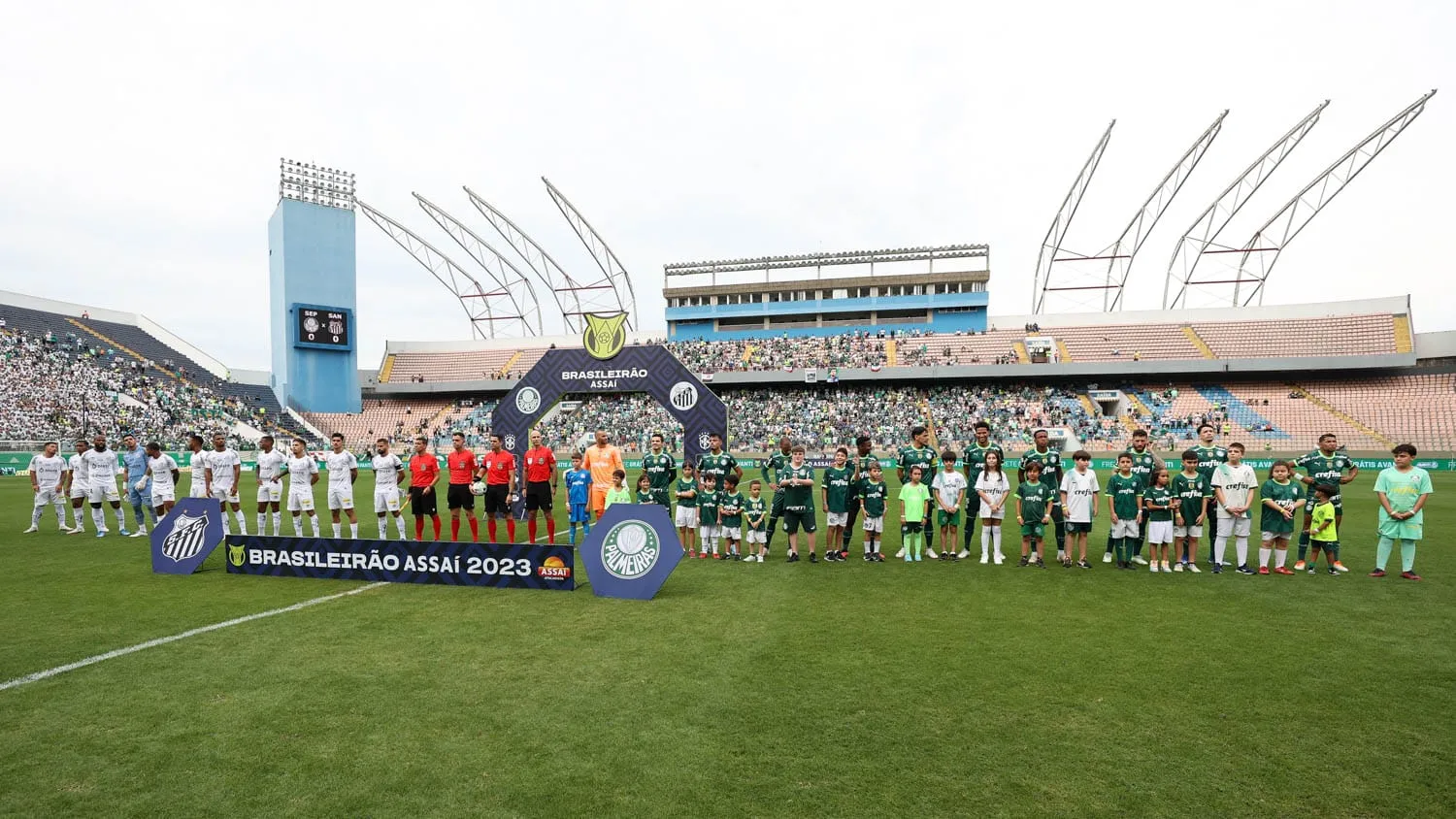 Palmeiras barateia ingresso e mostra entender que hora &eacute; de abra&ccedil;ar a torcida &mdash; resta WTorre fazer igual