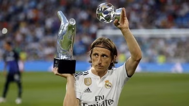 Enquanto Manolas foi ovacionado no Bernab&eacute;u, Modric saiu aos gritos de &ldquo;Bola de Ouro&rdquo;