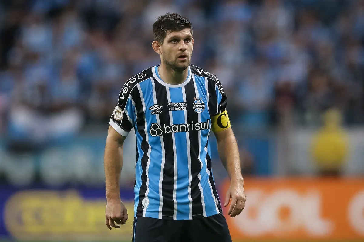 Gr&ecirc;mio informa les&atilde;o em Kannemann e renova&ccedil;&atilde;o de contrato com volante