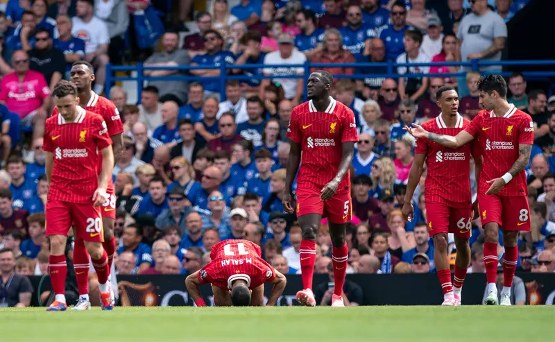 Jogadores do Liverpool comemoram gol de Salah