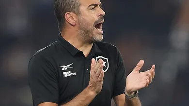 Novo Lu&iacute;s Castro? Artur Jorge garante foco no Botafogo, mas n&atilde;o desmente proposta