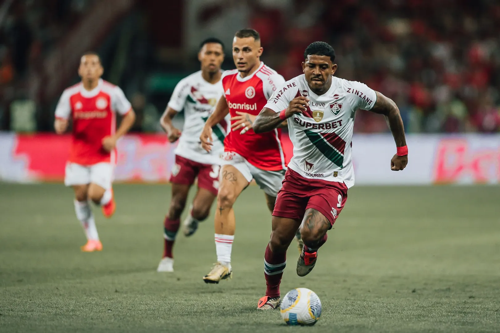 John Kennedy criou as duas melhores chances do Fluminense no jogo e foi boa not&iacute;cia na derrota para o Inter - Foto: Lucas Mer&ccedil;on/FFC