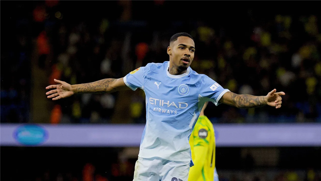 Estreia dos sonhos no Manchester City faz Allan igualar brasileiros e ganhar moral com Maresca