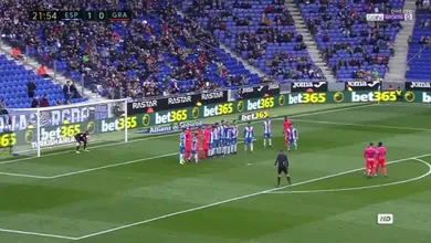 O Granada perdeu, mas Andreas Pereira marcou um gol de falta &agrave; Ronaldinho em jogo de gola&ccedil;os