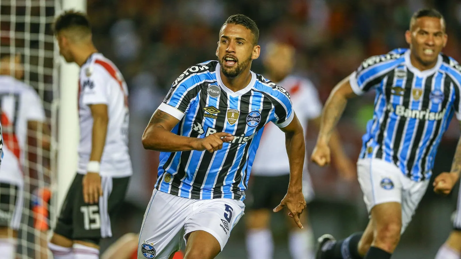 Os &ldquo;de repente&rdquo; na carreira de Michel, que o levaram do Joga Bonito a uma noite m&aacute;gica de Libertadores
