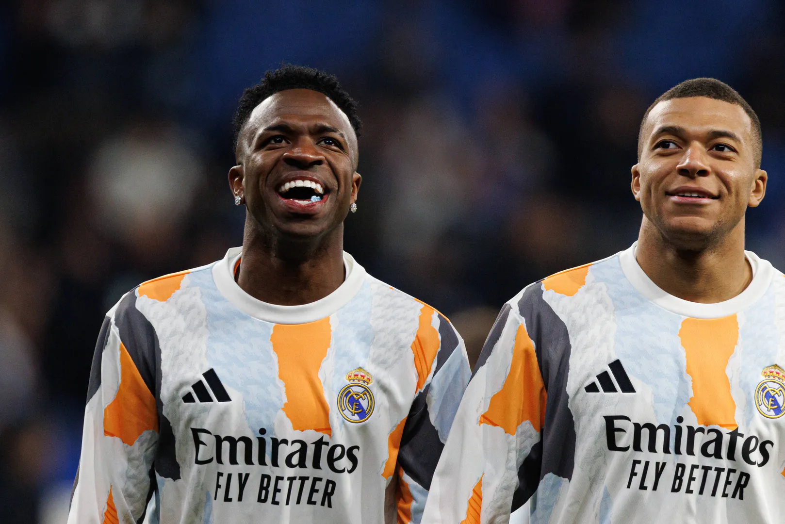 Vinicius Junior quer igualar patamar salarial com Mbapp&eacute; para assinar novo contrato pelo Real Madrid