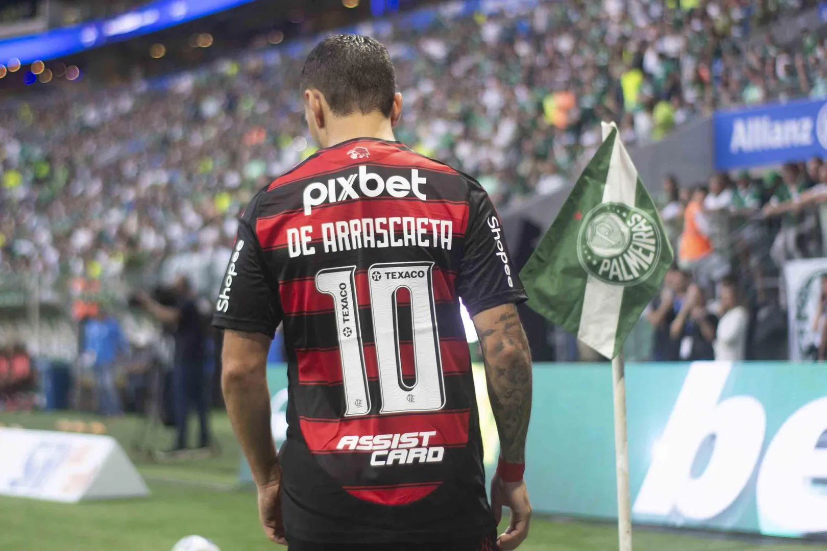 Arrascaeta, autor do gol que abriu a vit&oacute;ria do Flamengo sobre o Palmeiras