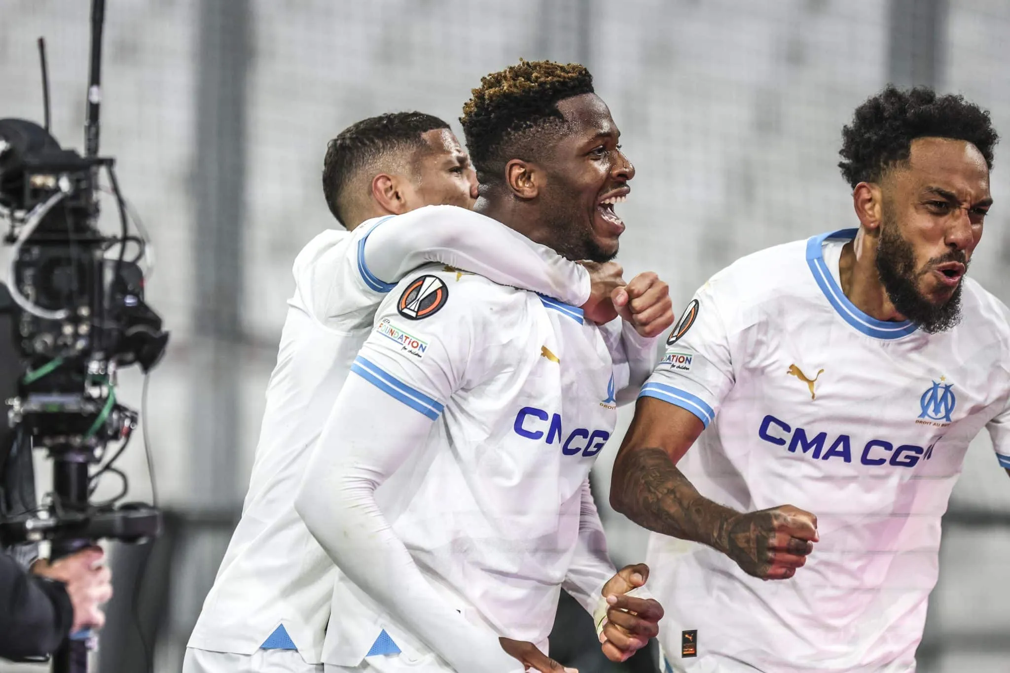 Olympique jogou mais que Benfica, mas precisou de p&ecirc;naltis para avan&ccedil;ar na Liga Europa