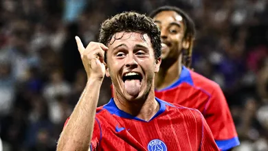 Bicicleta em dobro de Jo&atilde;o Neves e milagre de goleiro comandam mais uma goleada do PSG