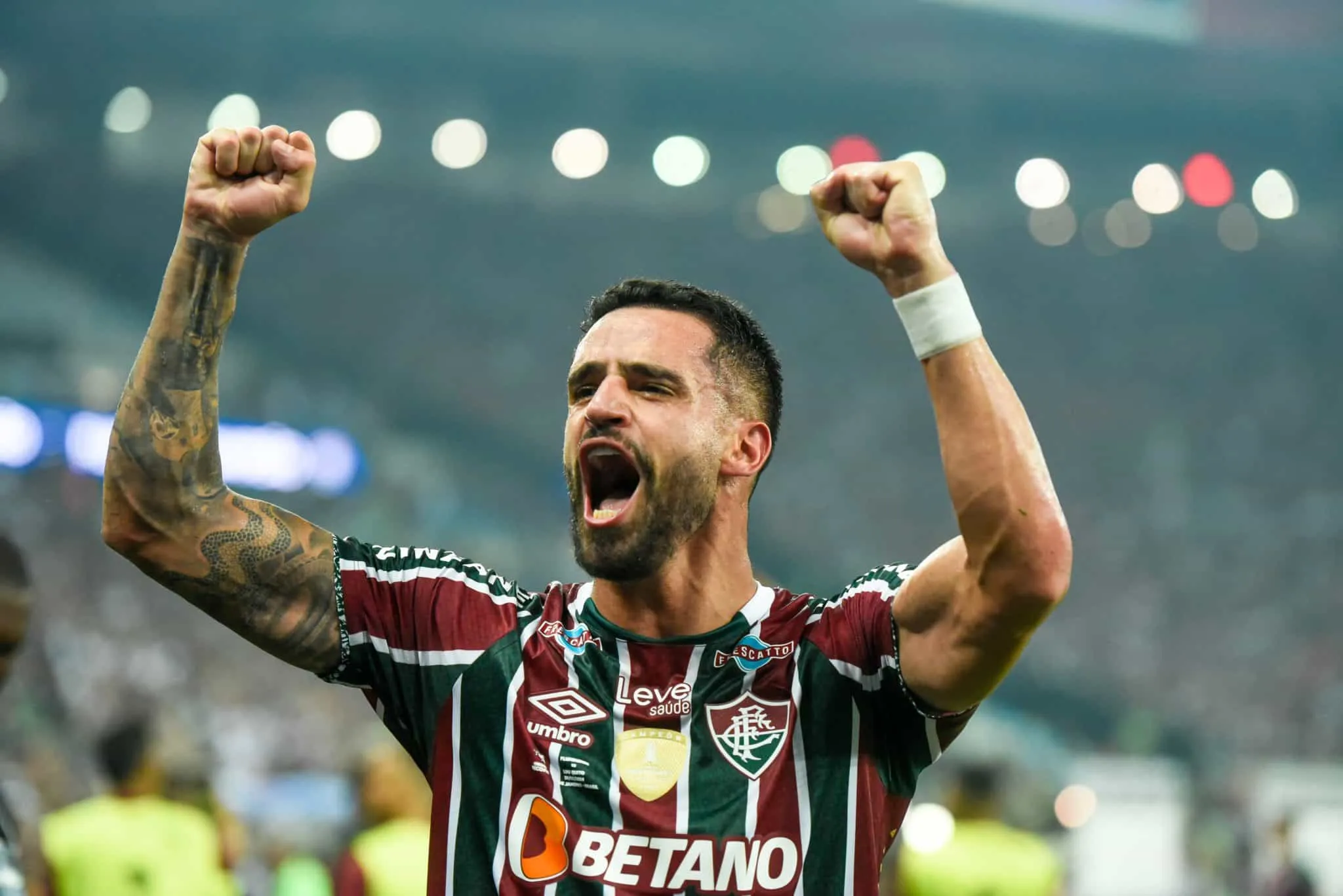 No mesmo Maracan&atilde;, Renato Augusto vai do choro em 2000 ao t&iacute;tulo 24 anos depois pelo Fluminense