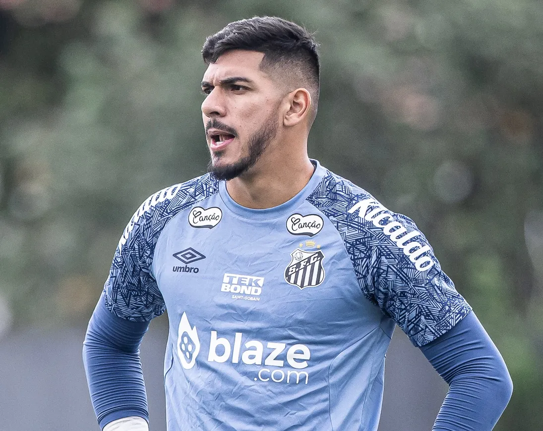 Apesar das cr&iacute;ticas, Jo&atilde;o Paulo segue respaldado na meta do Santos