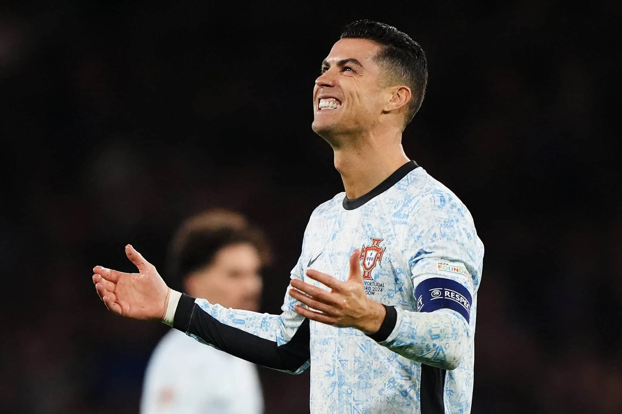 Cristiano Ronaldo at&eacute; tenta replicar gol hist&oacute;rico, mas Portugal vacila contra Esc&oacute;cia