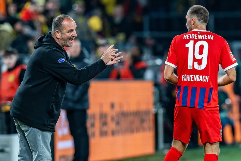 T&eacute;cnico Frank Schimidt do Heidenheim est&aacute; a mais de 600 jogos &agrave; frente do clube. 