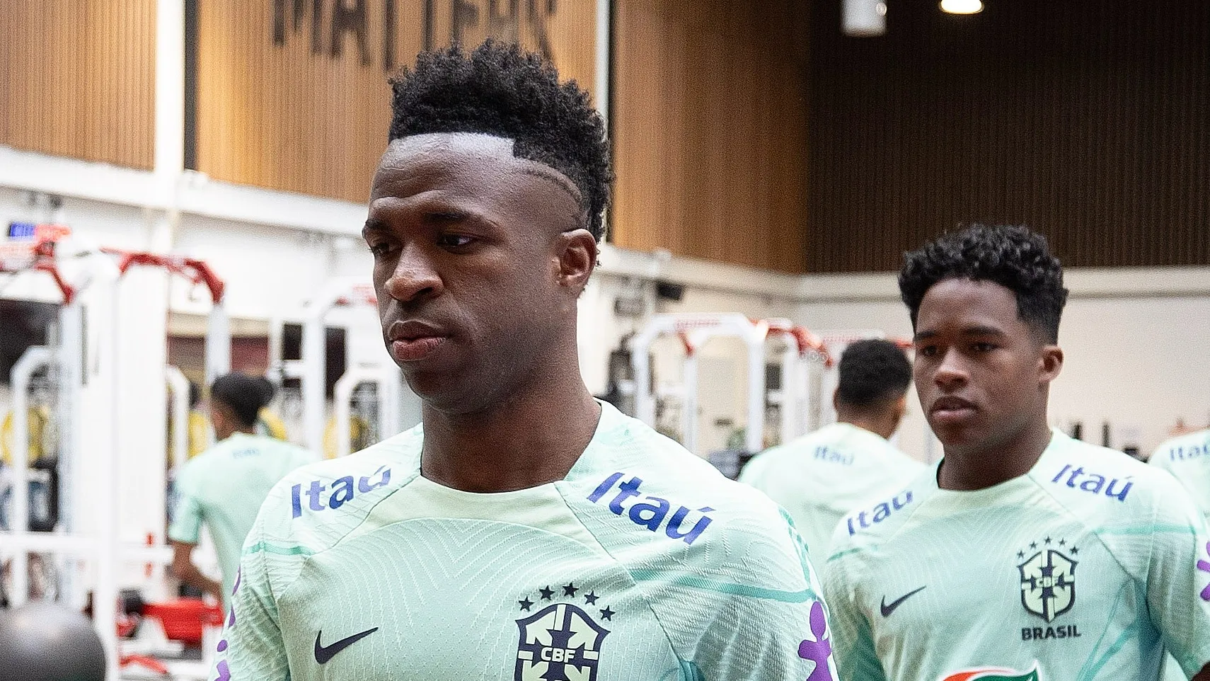 Recebido por Vini Jr, Endrick vive na Sele&ccedil;&atilde;o uma pr&eacute;via de seu futuro