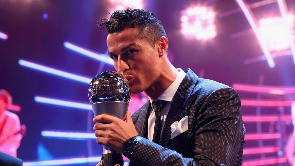 Eleito melhor do mundo da Fifa pela quinta vez, Cristiano Ronaldo d&aacute; novos argumentos ao eterno debate
