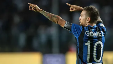Baila como el Papu: G&oacute;mez reestreou na Serie A com dois gols e duas assist&ecirc;ncias