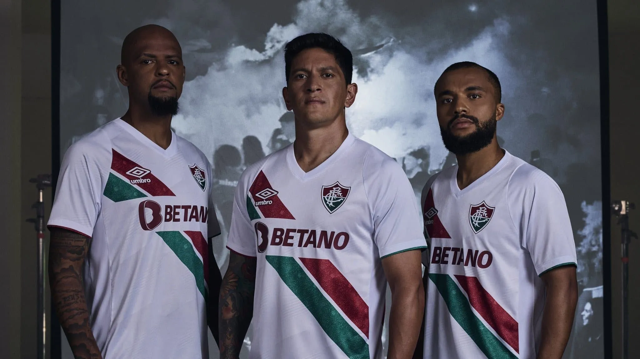 Fluminense lan&ccedil;a nova camisa que promete reviver pol&ecirc;mica com o Vasco