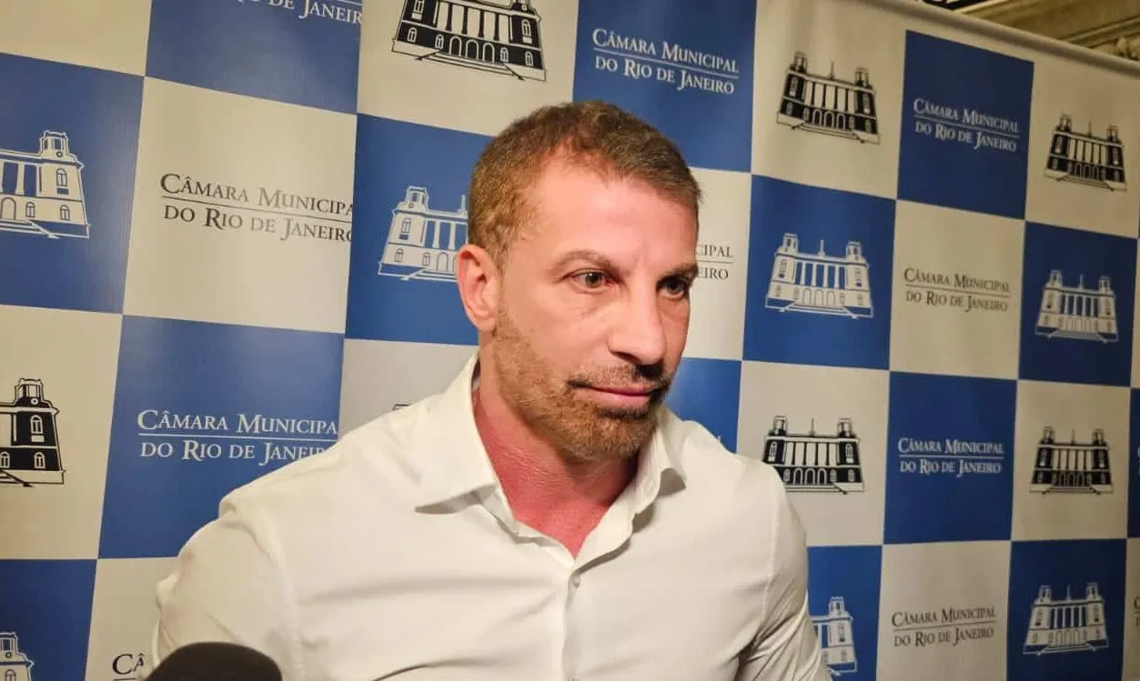 A cl&aacute;usula no contrato de &Aacute;lvaro Pacheco com o Vasco que irritou Pedrinho