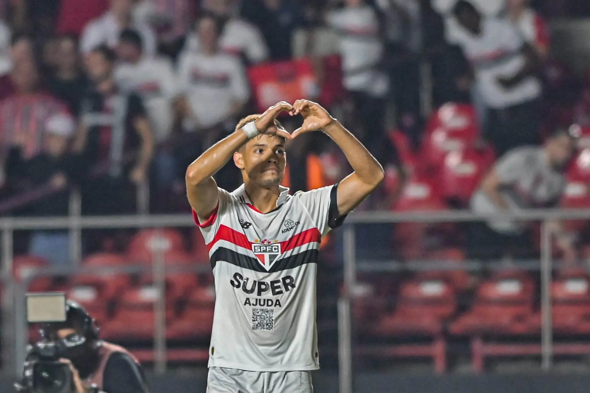 S&atilde;o Paulo vira sobre Fluminense e mostra mais uma vez que &eacute; um novo time com Zubeld&iacute;a