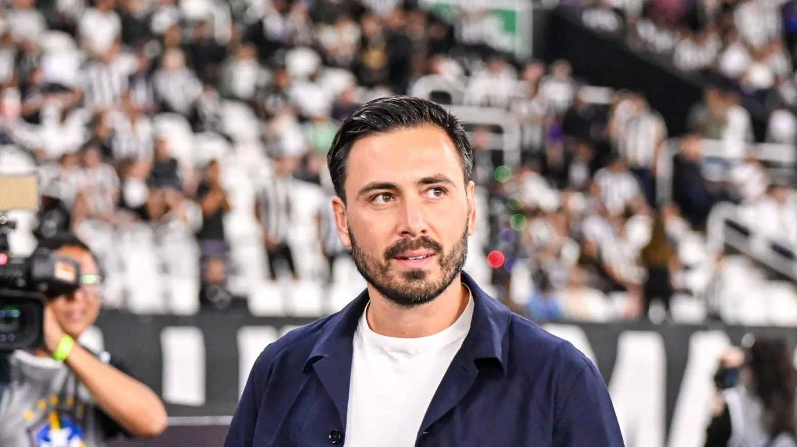 Botafogo d&aacute; sinais de melhora em estreia oficial de Ancelotti, mas peca em velho problema